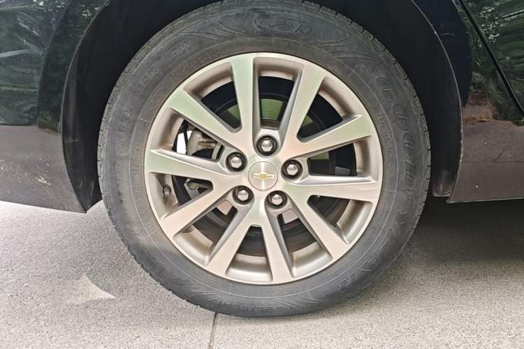 Used Chevrolet Malibu 2017 1.5T Automatic Luxury Edition Right Rear Wheel Hub