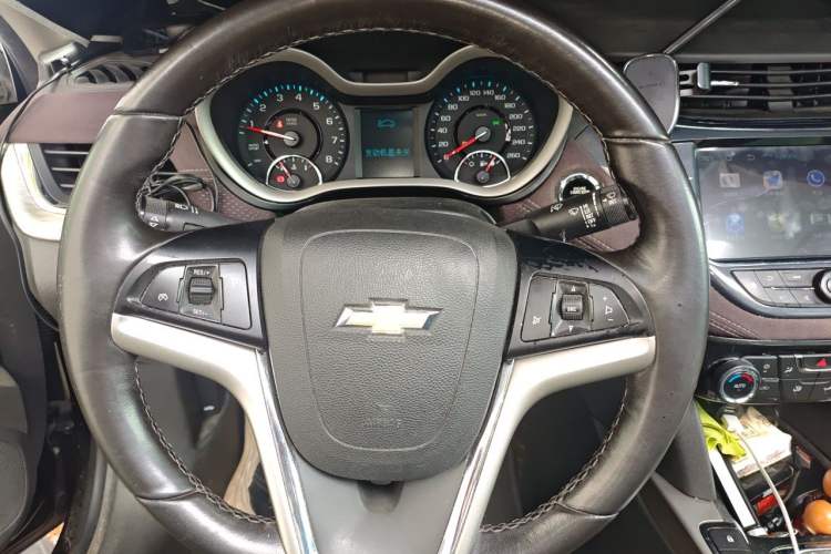 Used Chevrolet Malibu 2017 1.5T Automatic Luxury Edition Steering Wheel