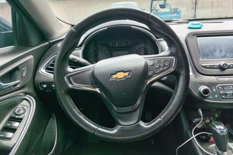 Used Chevrolet Malibu 2017 1.5T Automatic Luxury Edition Steering Wheel