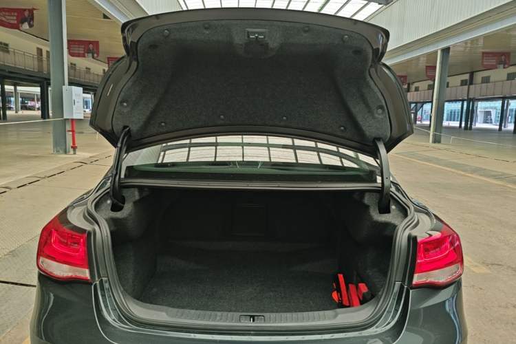 Used Chevrolet Malibu 2017 1.5T Automatic Luxury Edition Trunk
