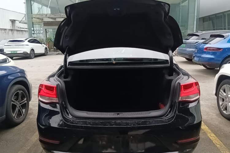 Used Chevrolet Malibu 2017 1.5T Automatic Luxury Edition Trunk
