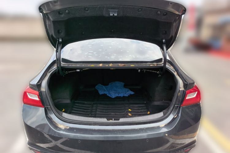 Used Chevrolet Malibu 2017 1.5T Automatic Luxury Edition Trunk