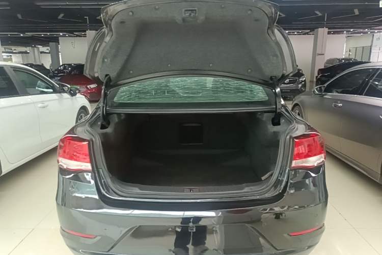 Used Chevrolet Malibu 2017 1.5T Automatic Luxury Edition Trunk
