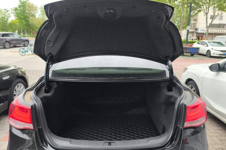 Used Chevrolet Malibu 2017 1.5T Automatic Luxury Edition Trunk