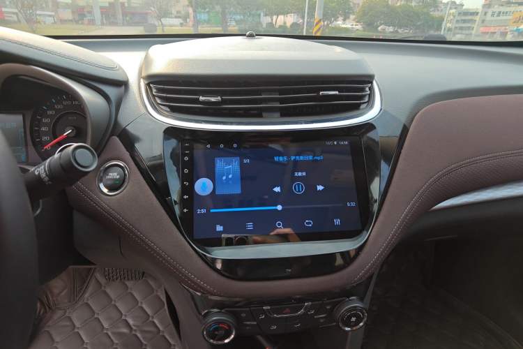 Used Chevrolet Malibu 2017 1.5T Automatic Luxury Edition Audio And AC Panel