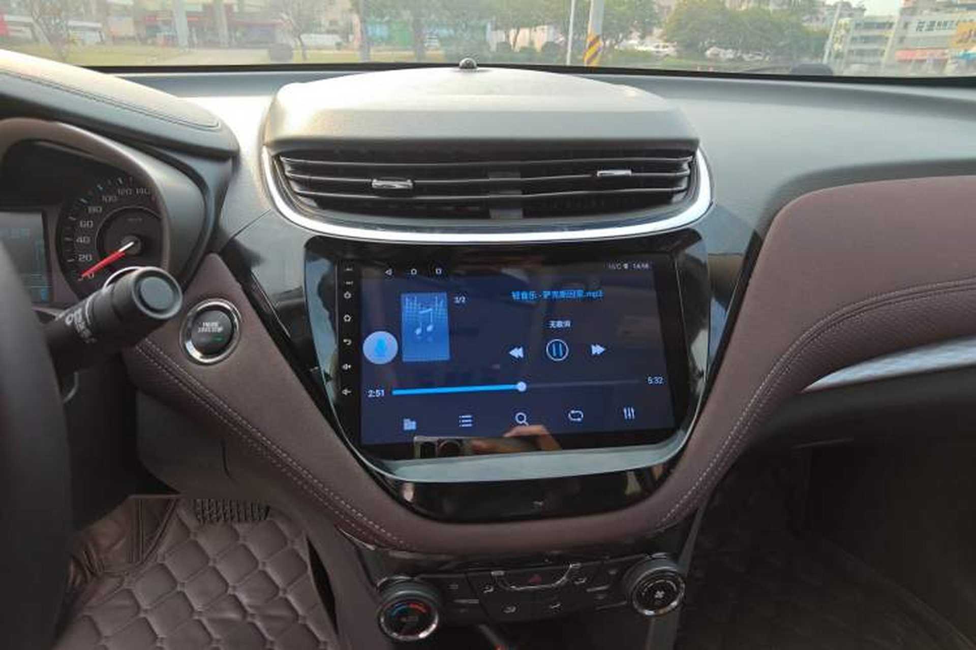 Used Chevrolet Malibu 2017 1.5T Automatic Luxury Edition Audio And AC Panel