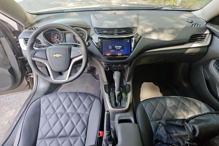 Used Chevrolet Malibu 2017 1.5T Automatic Comfort Edition Center Console
