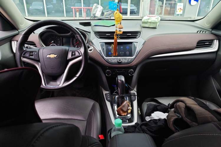 Used Chevrolet Malibu 2017 1.5T Automatic Luxury Edition Center Console
