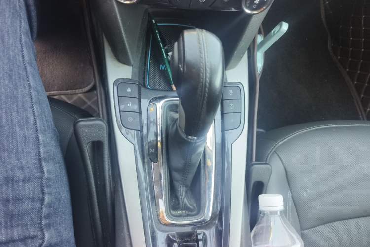 Used Chevrolet Malibu 2017 1.5T Automatic Luxury Edition Gear Lever