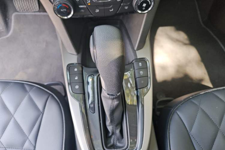 Used Chevrolet Malibu 2017 1.5T Automatic Comfort Edition Gear Lever