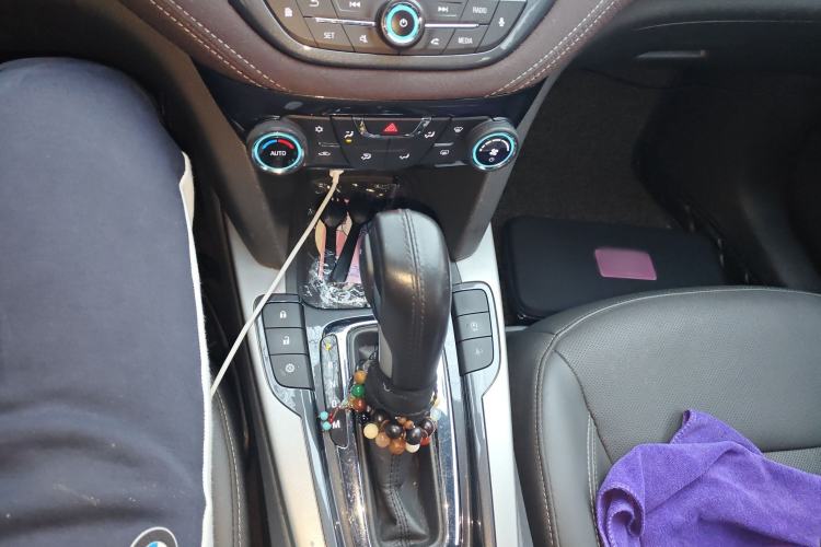 Used Chevrolet Malibu 2017 1.5T Automatic Luxury Edition Gear Lever