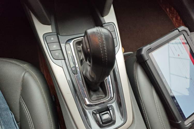 Used Chevrolet Malibu 2017 1.5T Automatic Luxury Edition Gear Lever