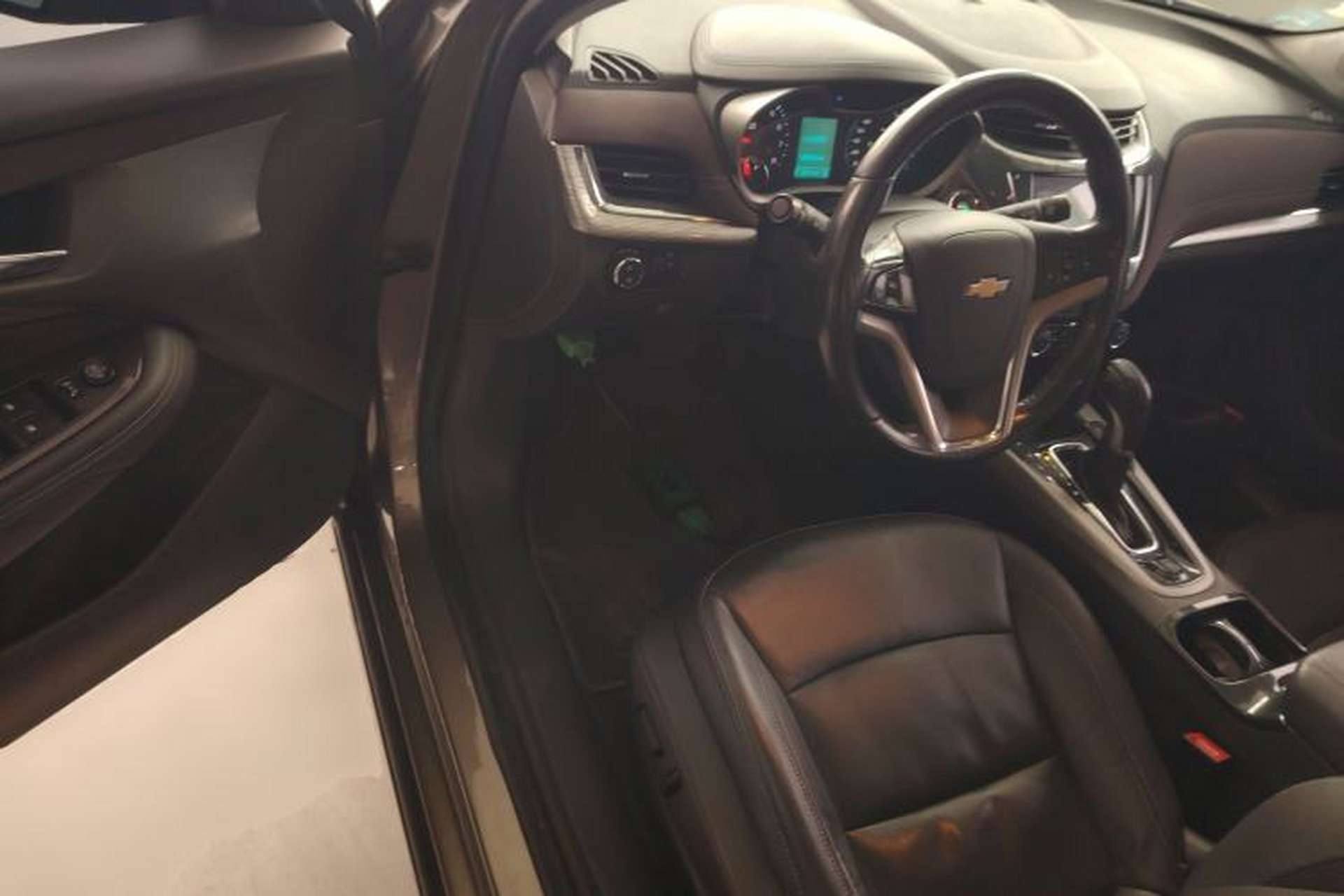 Used Chevrolet Malibu 2017 1.5T Automatic Luxury Edition Interior 3