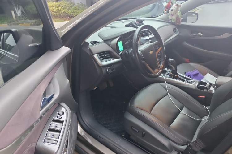 Used Chevrolet Malibu 2017 1.5T Automatic Luxury Edition Interior 3