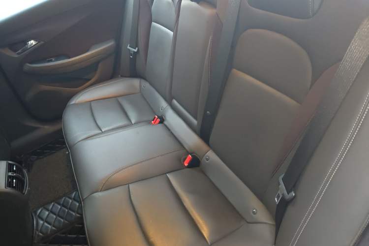 Used Chevrolet Malibu 2017 1.5T Automatic Luxury Edition Interior 4