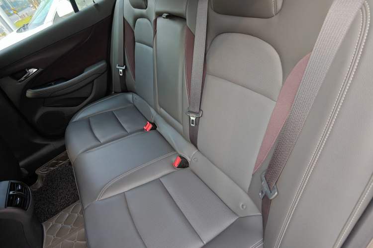 Used Chevrolet Malibu 2017 1.5T Automatic Luxury Edition Interior 4