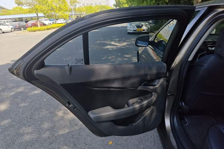 Used Chevrolet Malibu 2017 1.5T Automatic Comfort Edition Interior 5