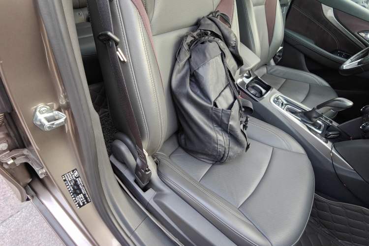Used Chevrolet Malibu 2017 1.5T Automatic Luxury Edition Right Front Seat