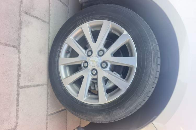 Used Chevrolet Malibu 2017 1.5T Automatic Luxury Edition Right Front Wheel Hub