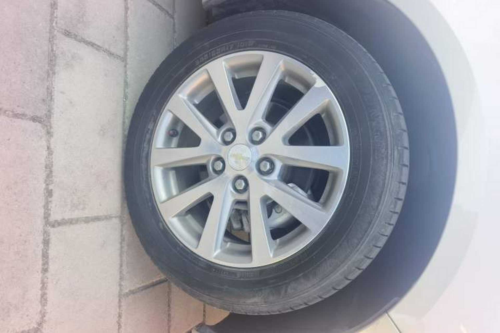 Used Chevrolet Malibu 2017 1.5T Automatic Luxury Edition Right Front Wheel Hub