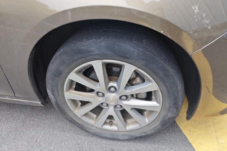 Used Chevrolet Malibu 2017 1.5T Automatic Luxury Edition Right Front Wheel Hub