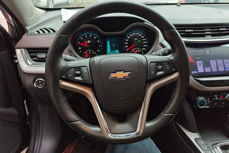 Used Chevrolet Malibu 2017 1.5T Automatic Luxury Edition Steering Wheel