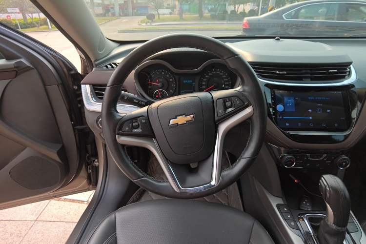 Used Chevrolet Malibu 2017 1.5T Automatic Luxury Edition Steering Wheel