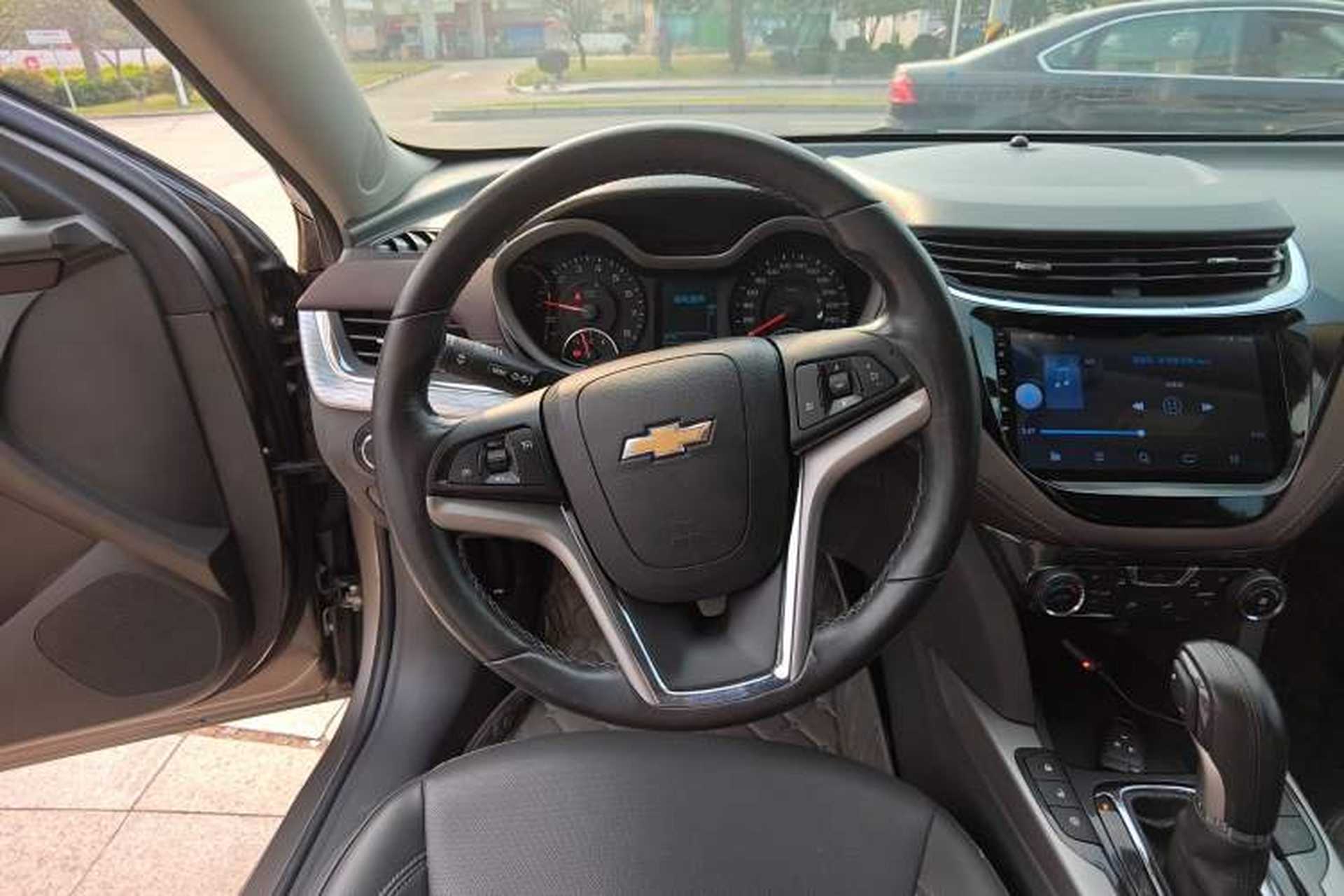 Used Chevrolet Malibu 2017 1.5T Automatic Luxury Edition Steering Wheel