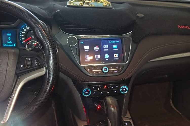 Used Chevrolet Malibu 2017 1.5T Automatic Luxury Edition Audio And AC Panel