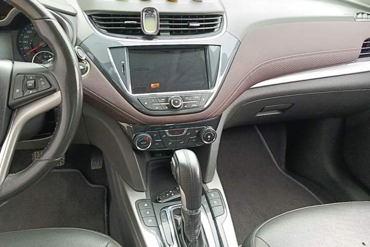 Used Chevrolet Malibu 2017 1.5T Automatic Luxury Edition Audio And AC Panel