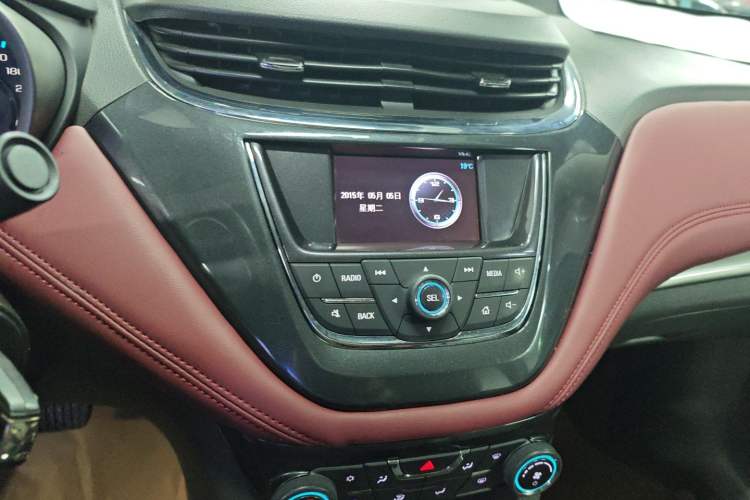 Used Chevrolet Malibu 2017 1.5T Automatic Comfort Edition Audio And AC Panel