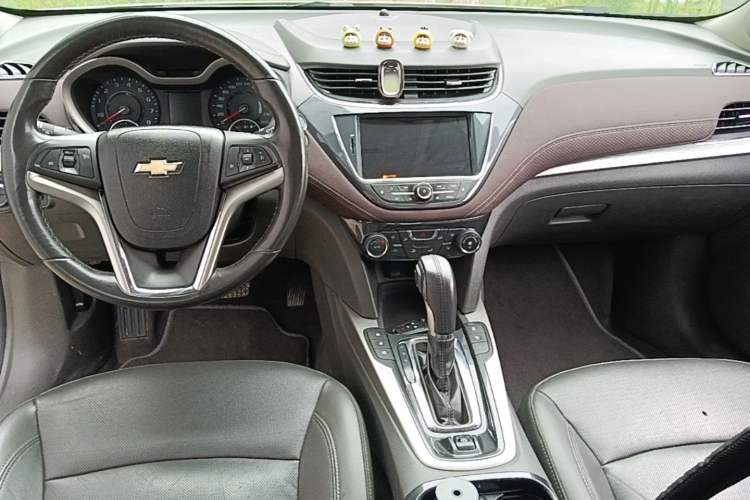 Used Chevrolet Malibu 2017 1.5T Automatic Luxury Edition Center Console
