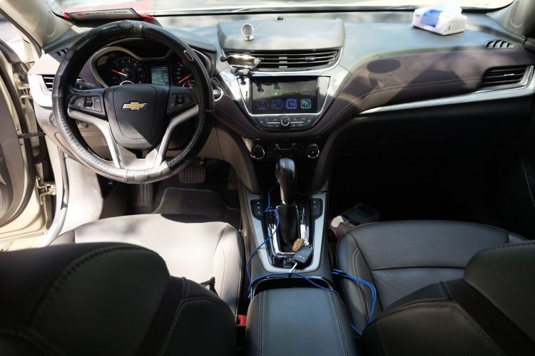 Used Chevrolet Malibu 2017 1.5T Automatic Luxury Edition Center Console