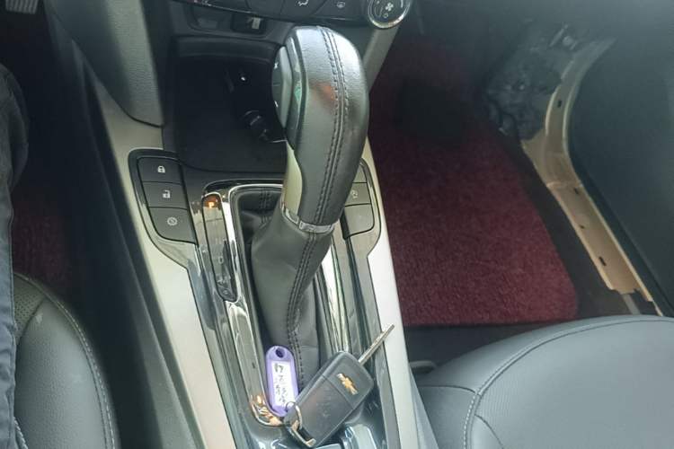 Used Chevrolet Malibu 2017 1.5T Automatic Luxury Edition Gear Lever