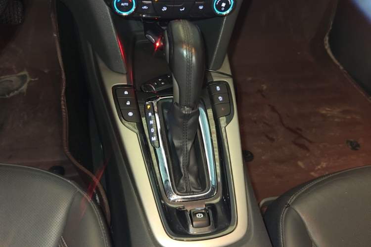 Used Chevrolet Malibu 2017 1.5T Automatic Luxury Edition Gear Lever