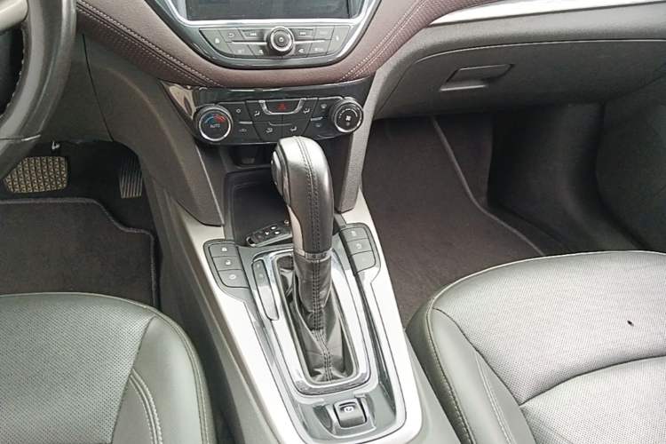 Used Chevrolet Malibu 2017 1.5T Automatic Luxury Edition Gear Lever