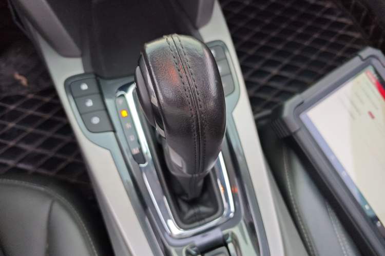 Used Chevrolet Malibu 2017 1.5T Automatic Luxury Edition Gear Lever