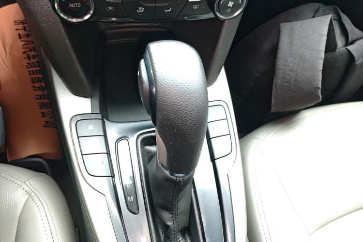 Used Chevrolet Malibu 2017 1.5T Automatic Luxury Edition Gear Lever