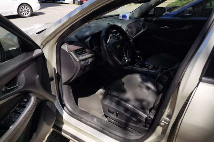 Used Chevrolet Malibu 2017 1.5T Automatic Luxury Edition Interior 3
