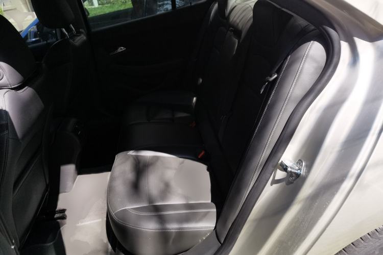 Used Chevrolet Malibu 2017 1.5T Automatic Luxury Edition Interior 4
