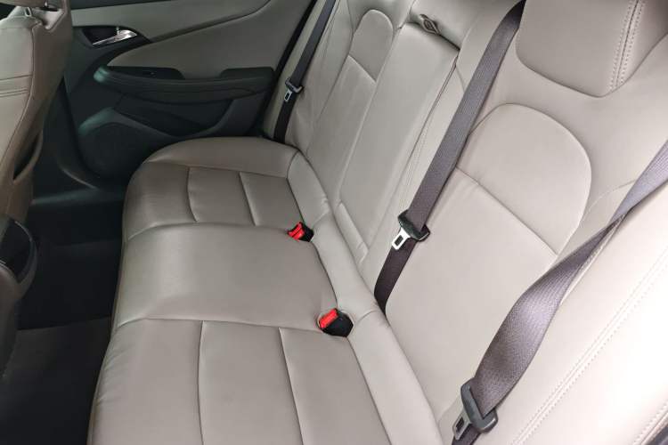 Used Chevrolet Malibu 2017 1.5T Automatic Luxury Edition Interior 4