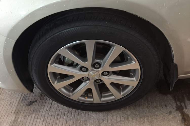 Used Chevrolet Malibu 2017 1.5T Automatic Luxury Edition Left Front Wheel Hub