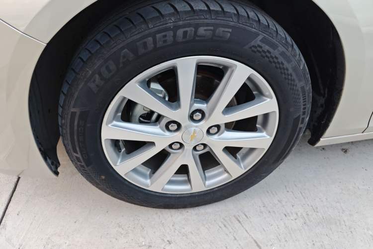 Used Chevrolet Malibu 2017 1.5T Automatic Luxury Edition Left Front Wheel Hub