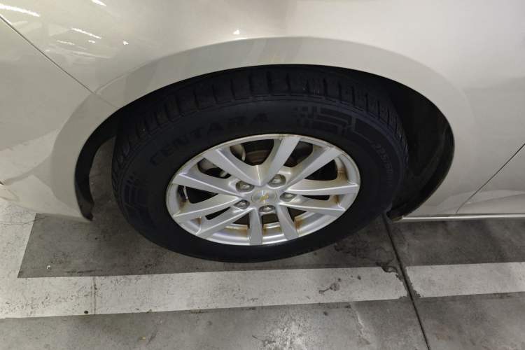 Used Chevrolet Malibu 2017 1.5T Automatic Comfort Edition Left Front Wheel Hub