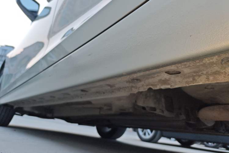 Used Chevrolet Malibu 2017 1.5T Automatic Luxury Edition Left Side Sill