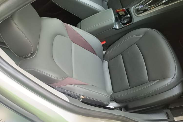 Used Chevrolet Malibu 2017 1.5T Automatic Luxury Edition Right Front Seat