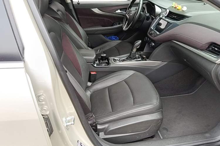 Used Chevrolet Malibu 2017 1.5T Automatic Luxury Edition Right Front Seat