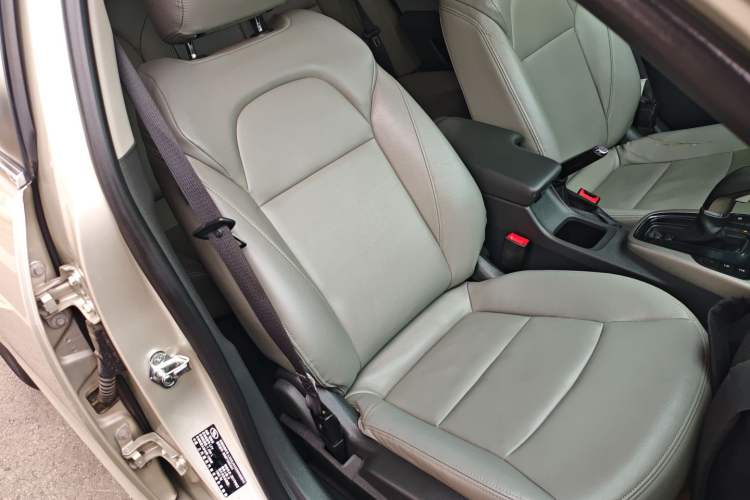 Used Chevrolet Malibu 2017 1.5T Automatic Luxury Edition Right Front Seat