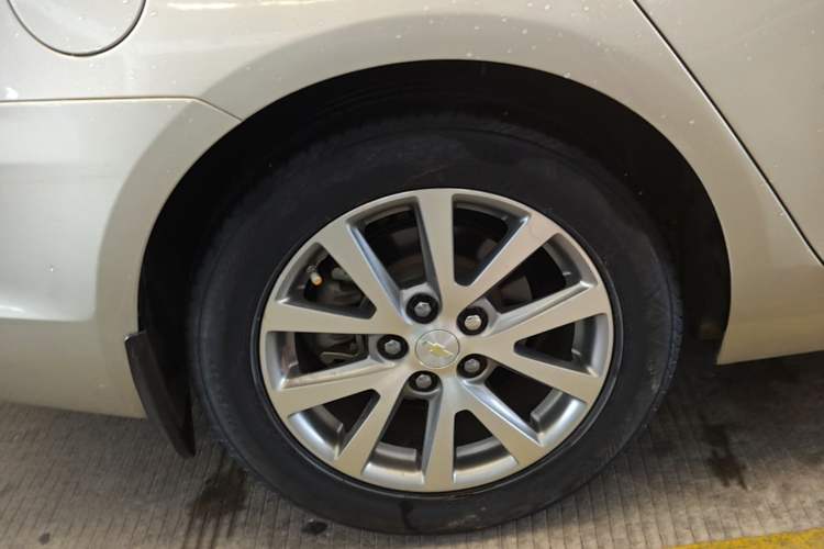 Used Chevrolet Malibu 2017 1.5T Automatic Luxury Edition Right Rear Wheel Hub