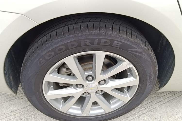 Used Chevrolet Malibu 2017 1.5T Automatic Luxury Edition Right Rear Wheel Hub